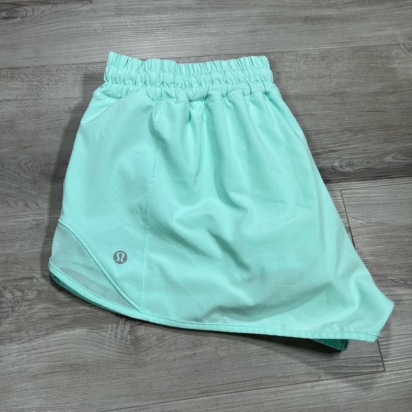 lululemon athletica Pants - Lululemon Hotty Hot Short II (2.5")